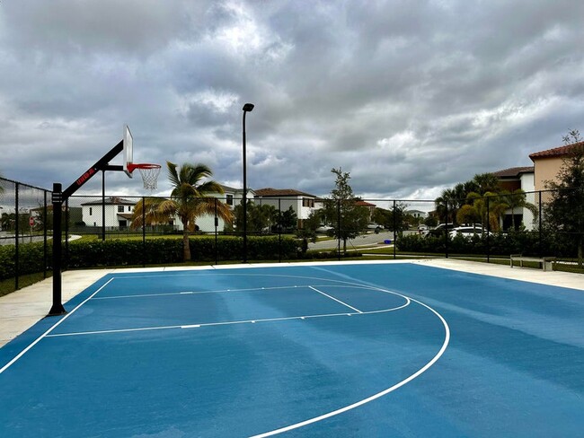 Building Photo - 5570 Quiet Lake Pl