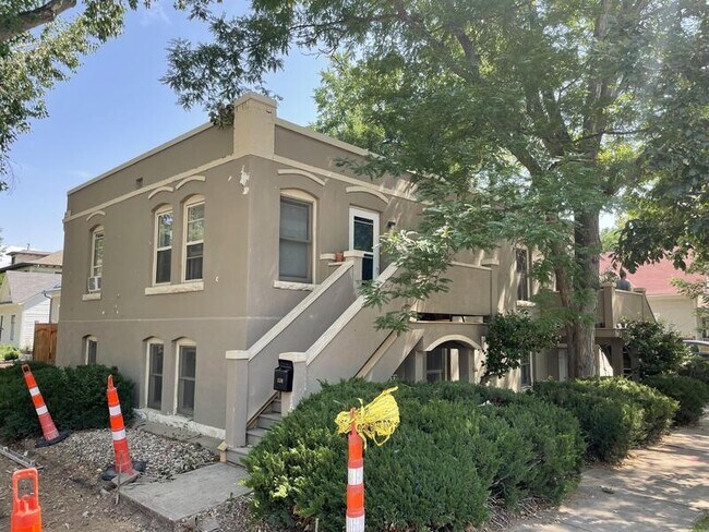 Primary Photo - 330 W Myrtle St