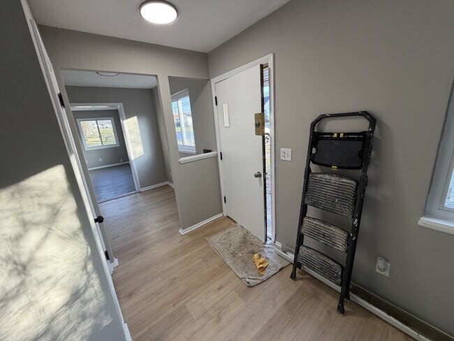 Building Photo - 4300 E 175th St