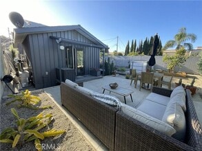 Building Photo - 167 N Ventura Ave