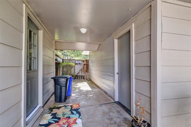 Building Photo - 7703 Pine Cup Dr