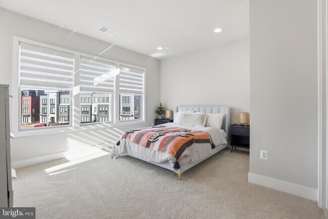 Building Photo - 9725 Lantana Wy