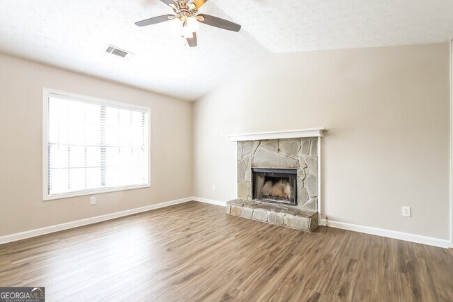 Building Photo - 4272 Falcon Crest Dr