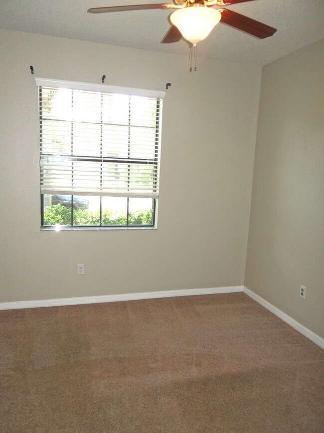 Building Photo - 4 bed, 3ba, 2 car garage home in Summerfield