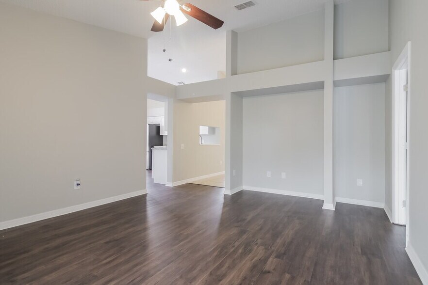 Building Photo - 8231 Rain Forest Dr