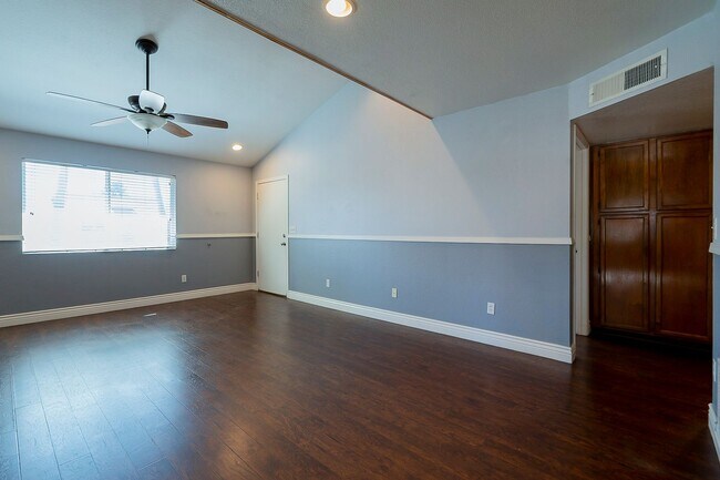 Building Photo - Ready to Move In - Two Bedrooms!