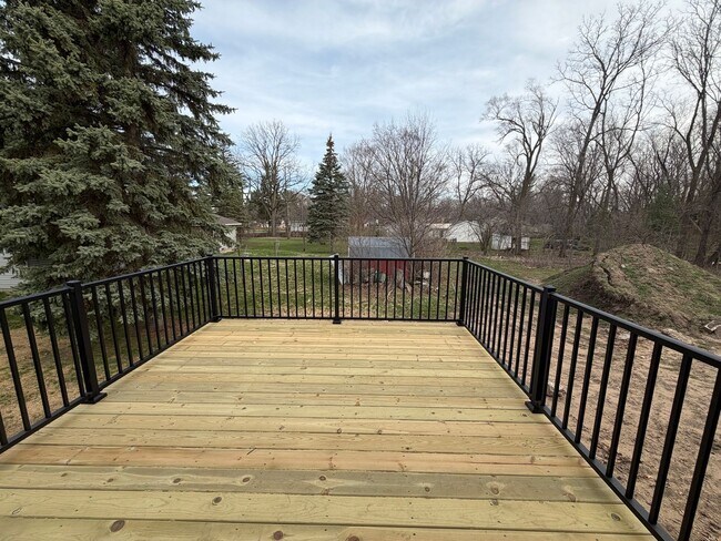 Building Photo - 545-547 68th St SE