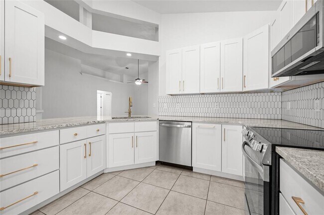 Building Photo - 7485 NW 121st Ave