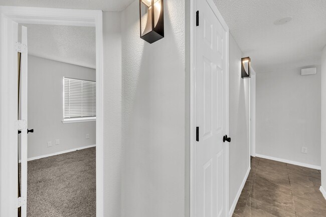 Building Photo - 10400 Valle Koki Dr
