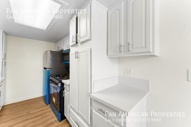 Building Photo - 4484 La Deney St