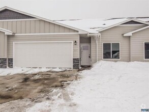 Building Photo - Bright & Spacious Ranch-Style Living – All...