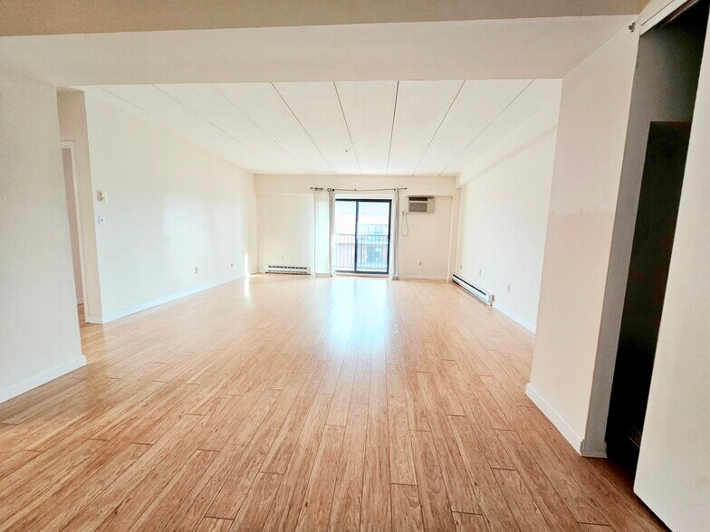 Building Photo - 125 Pleasant St