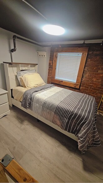 Building Photo - 317 W Fayette St