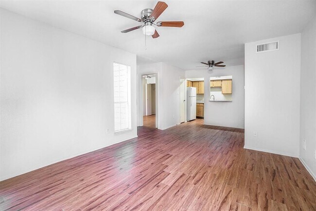 Building Photo - 18515 Egret Bay Blvd