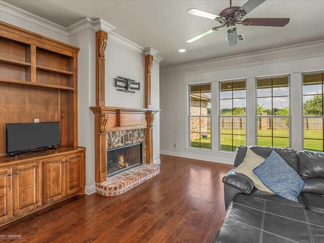 Building Photo - 218 Roanoke Cir