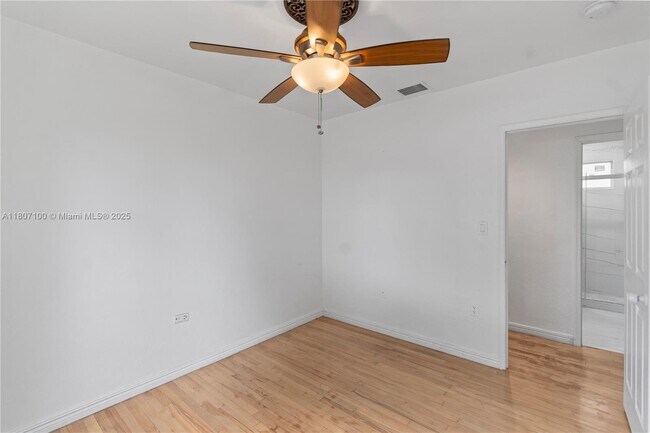 Building Photo - 205 NW 128th St