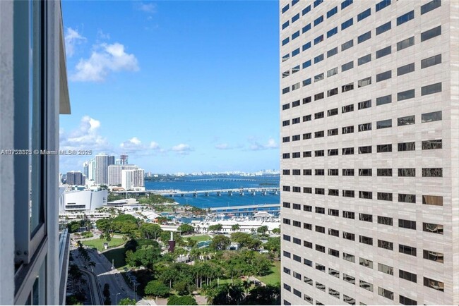 Building Photo - 300 S Biscayne Blvd