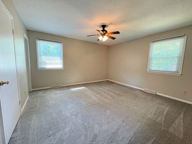 Building Photo - 304 Leland Dr