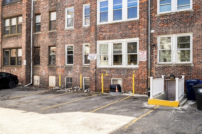 Building Photo - 142 Sutherland Rd
