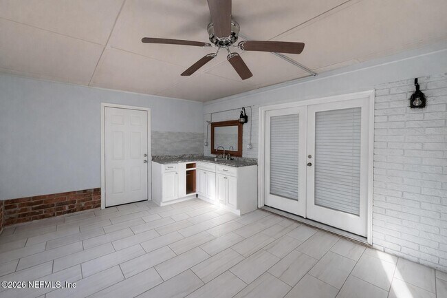 Building Photo - 7 Mitchell Ave