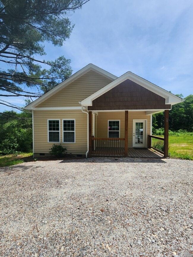 Building Photo - Hendersonville Rental