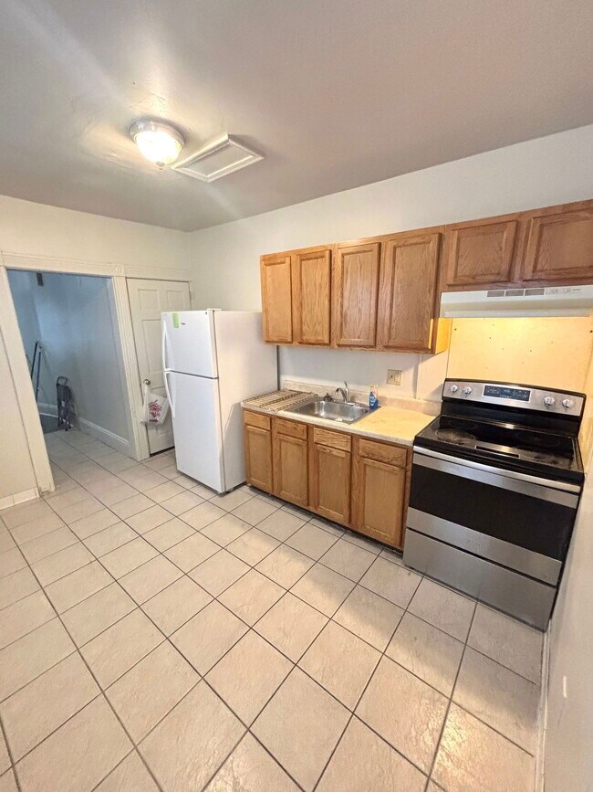 Building Photo - 678 Columbia Ave