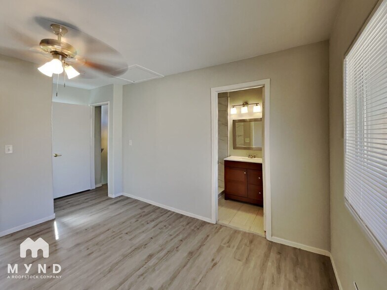 Building Photo - 2157 Clancy St