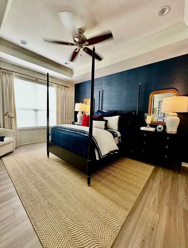 Building Photo - Available Mid-June! Stunning Home Near Col...