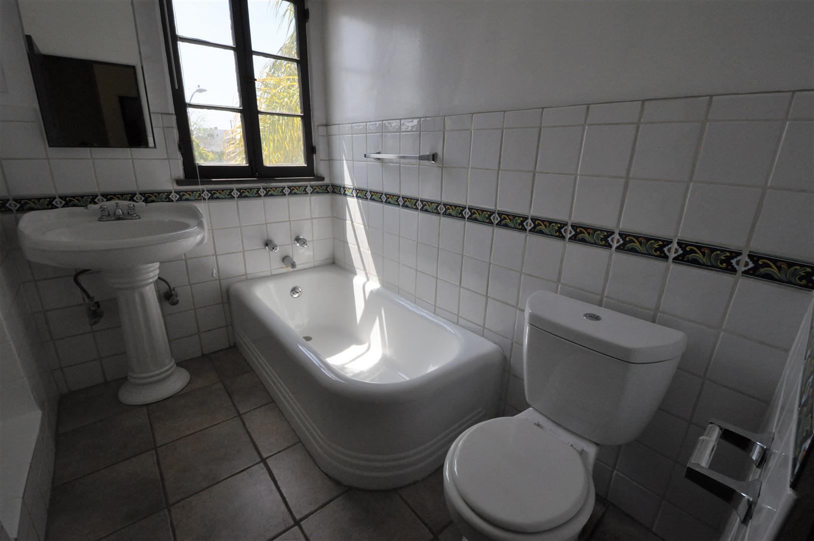 Building Photo - 1417 S Crescent Heights Blvd