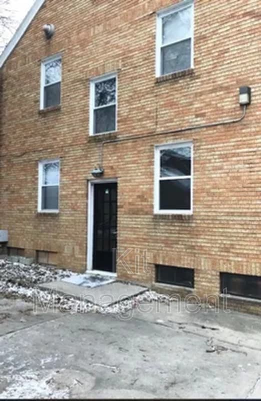 Building Photo - Charming 1-Bedroom Near University District – Cozy, Affordable Living on Douglas Rd