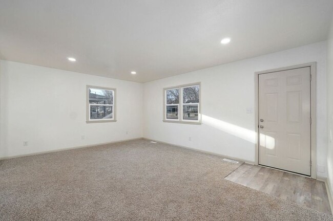 Building Photo - 1816 W Olive St