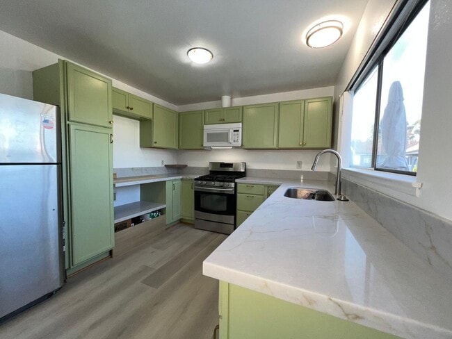 Building Photo - 9732 Pettswood Dr