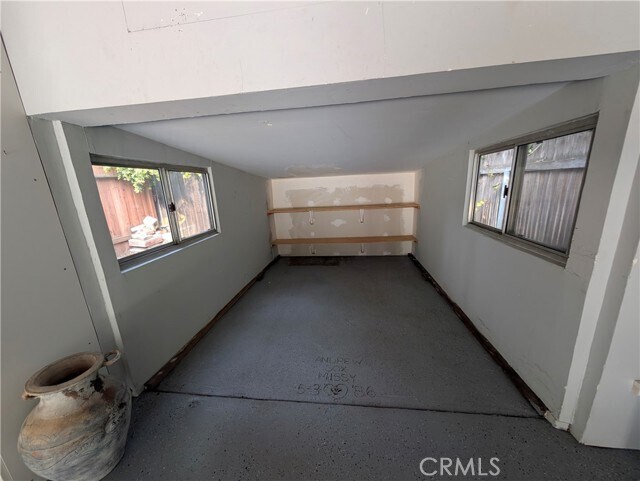 Building Photo - 582 N Sunnyslope Ave