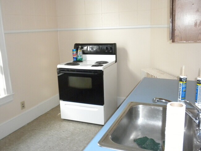 Building Photo - 68 Pine St