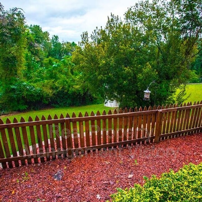 Building Photo - 1120 Shades Crest Rd