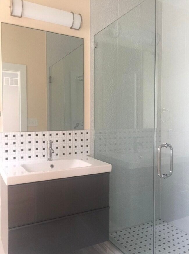 Building Photo - 1930 Parrish St