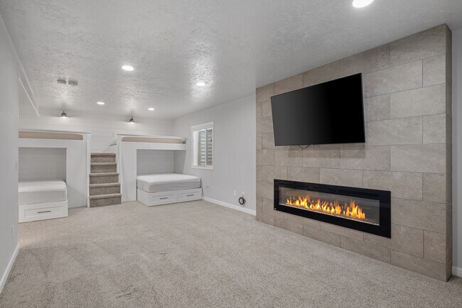 Building Photo - 554 S Church Dr