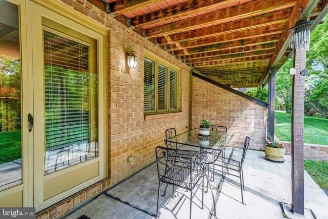 Building Photo - 71 Amity Dr