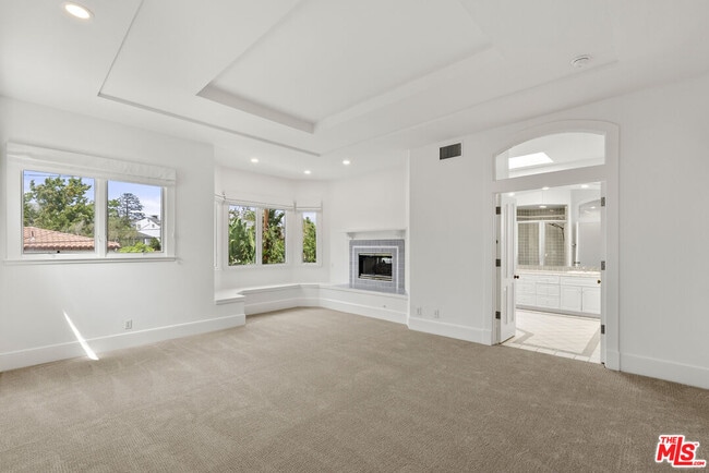 Building Photo - 10515 Oaklawn Rd