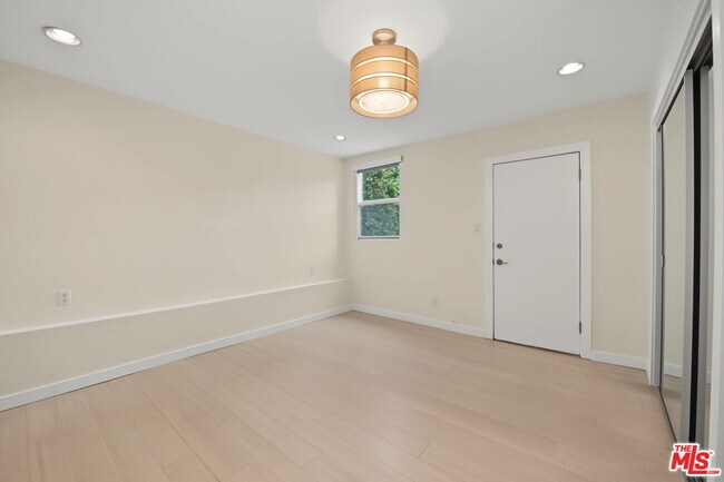 Building Photo - 175 Barlock Ave
