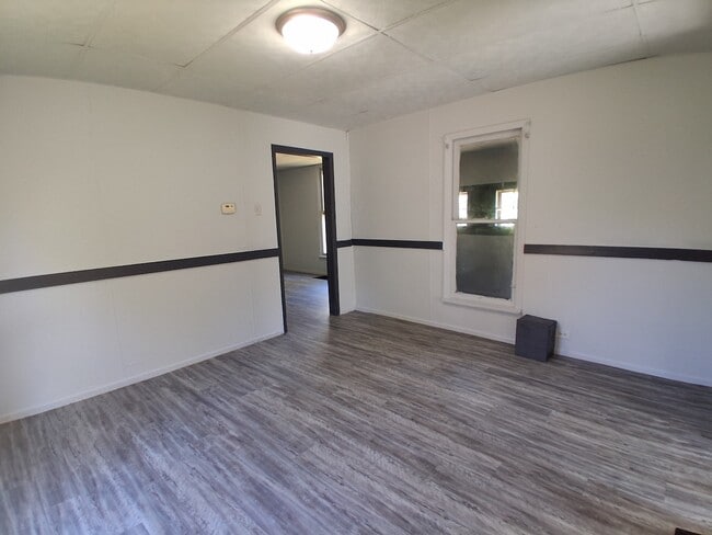 Building Photo - 714 Bryan Ave
