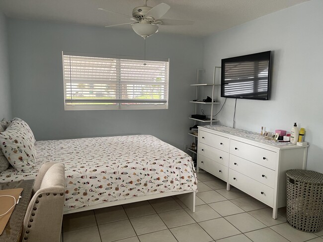 Building Photo - 3123 SW Natura Ave