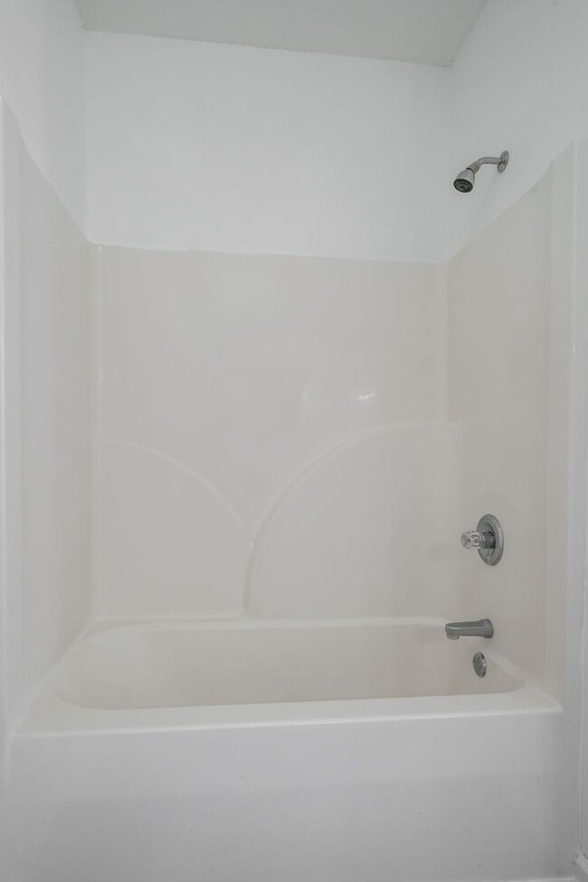 Building Photo - Charming and Newly Renovated 3 Bedroom 2 Bath Home Available Now!