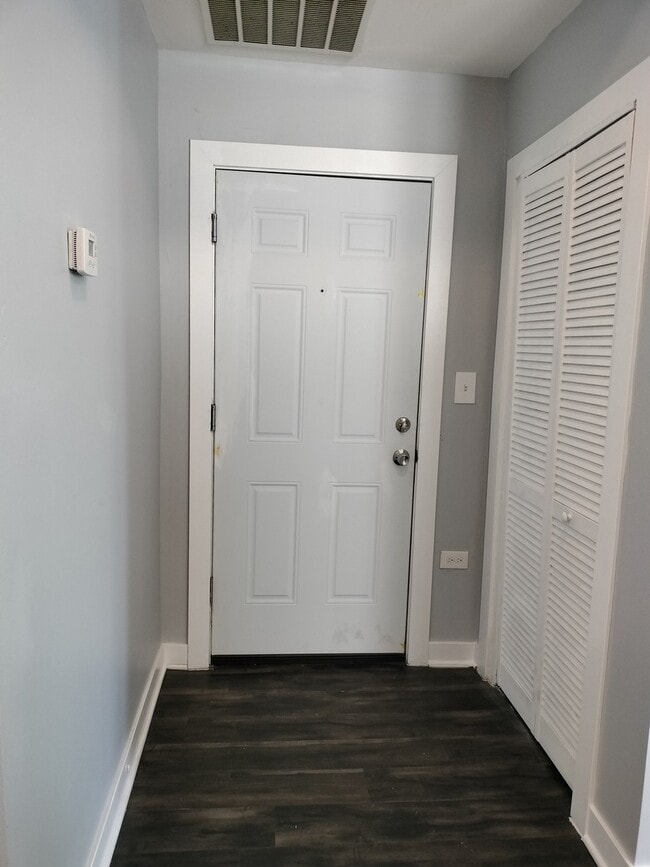 Building Photo - 1943 W 48th St