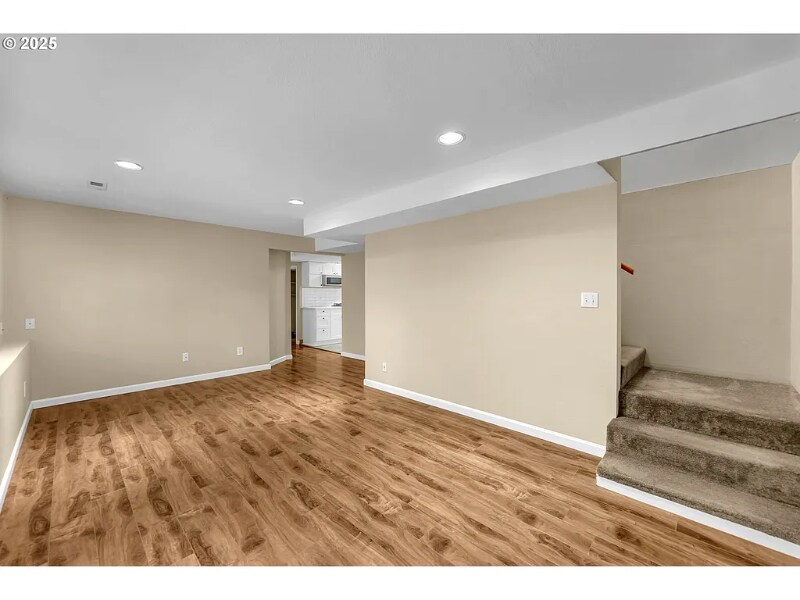 Building Photo - 1320 NW Maple Ln