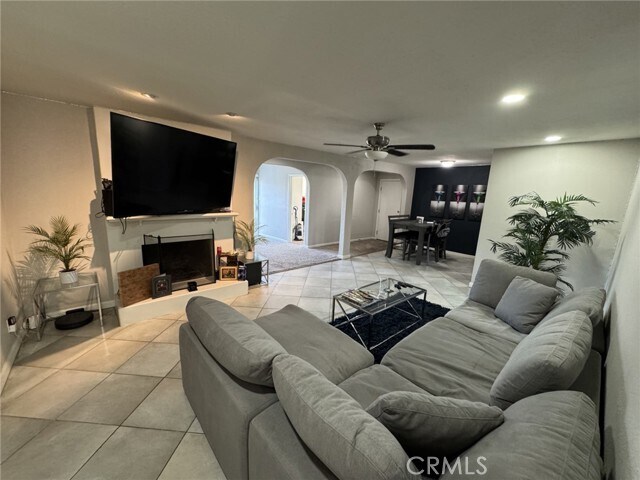 Building Photo - 5998 Mona Bell Ct