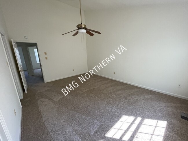 Building Photo - 865 Tall Oaks Square