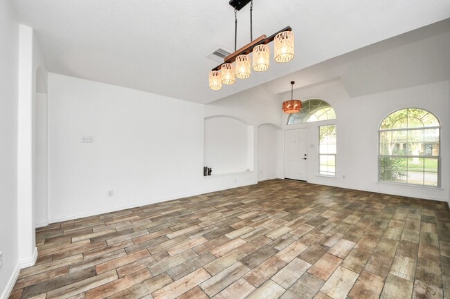 Building Photo - 322 Burris Park Dr