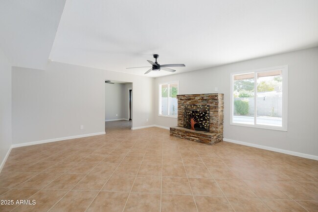 Building Photo - 8643 E Palo Verde Dr