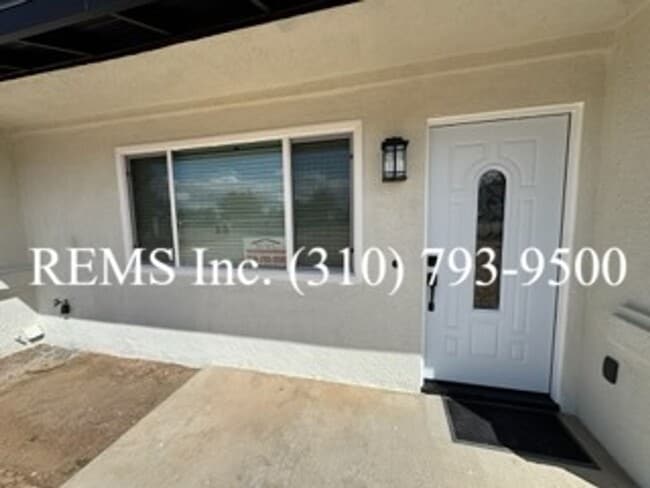 Primary Photo - Remodeled Hersperia Front House with Laund...